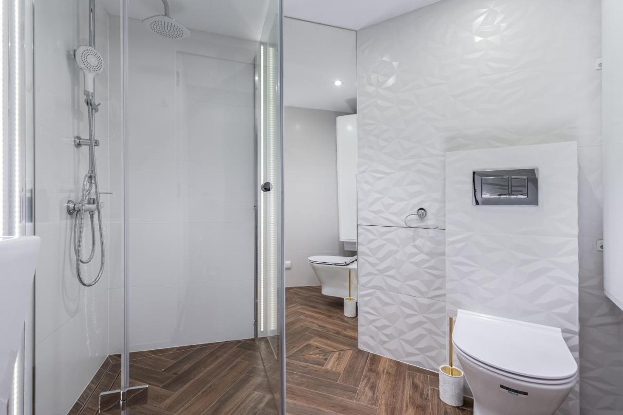 Vistula Boulevards Jacuzzi Apartment Krasków Exterior foto