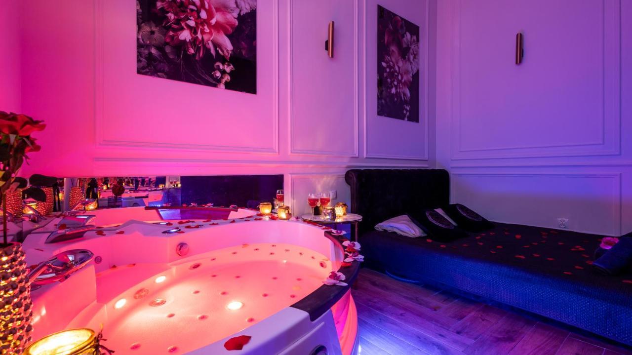 Vistula Boulevards Jacuzzi Apartment Krasków Exterior foto