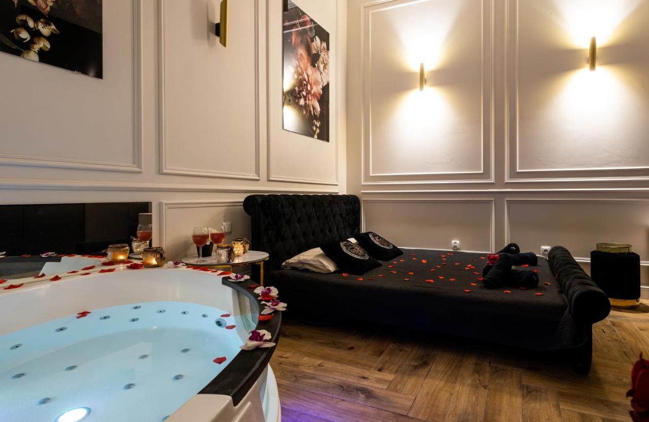 Vistula Boulevards Jacuzzi Apartment Krasków Exterior foto