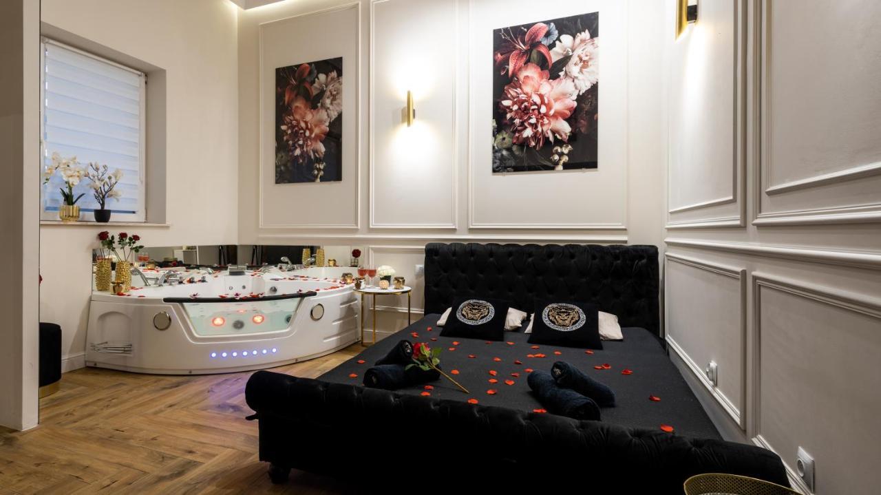 Vistula Boulevards Jacuzzi Apartment Krasków Exterior foto