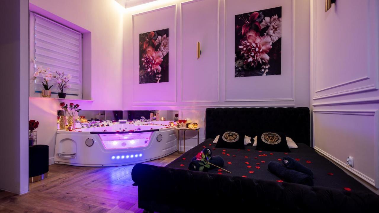 Vistula Boulevards Jacuzzi Apartment Krasków Exterior foto